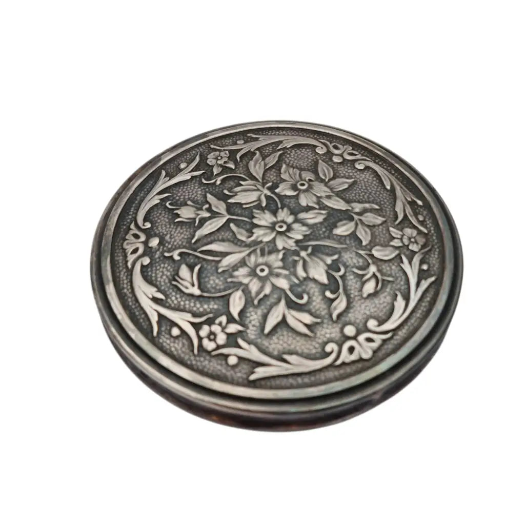 Polvera antigua de plata Art Nouveau Masriera y Carreras con grabado floral