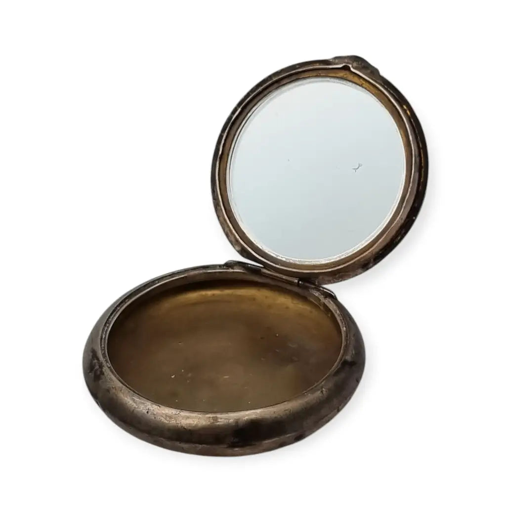 Polvera antigua de plata con espejo estilo Art Nouveau Circa 1900.