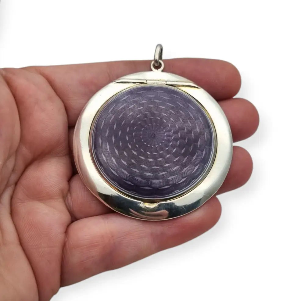 Polvera Art Déco en plata y esmalte guilloché morado Londres 1920 pieza