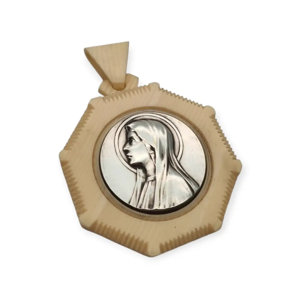 Protector de cuna Art Nouveau en celuloide y medalla con Virgen María circa