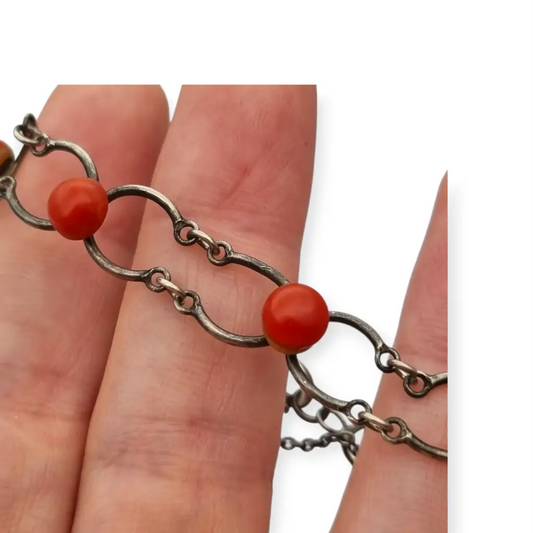Pulsera vintage de eslabones plata y coral natural diseño orgánico años 50.