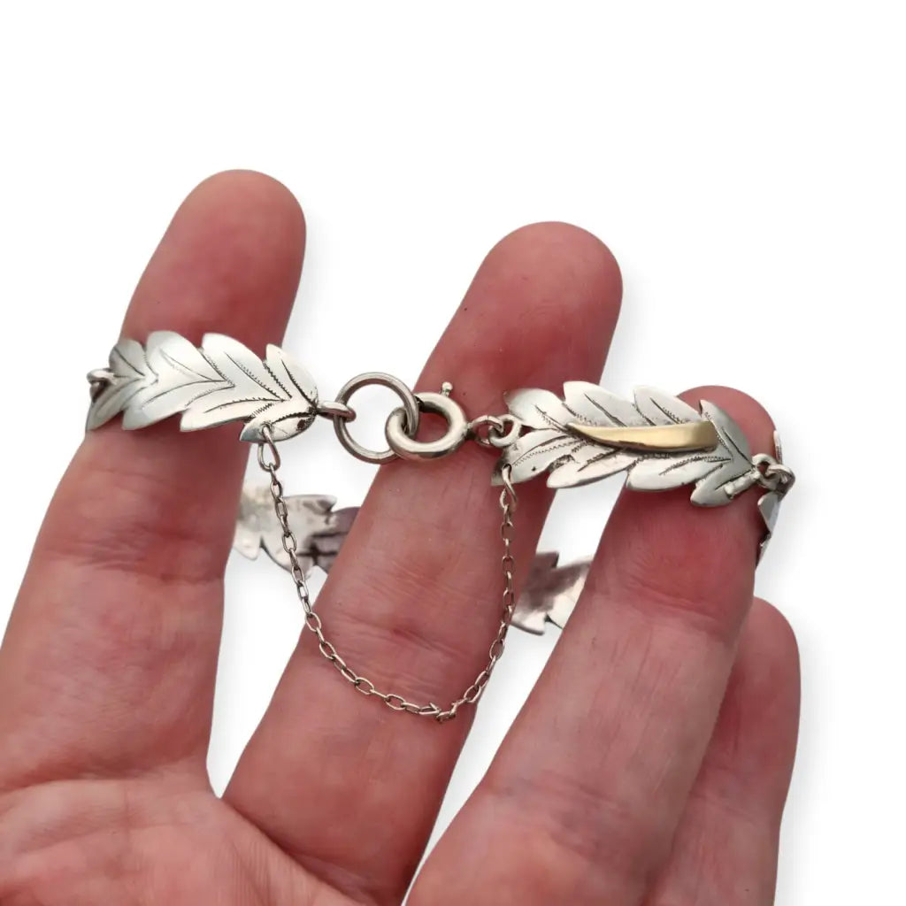 Pulsera vintage de plata y oro Art Decó tardío • Diseño hojas grabadas