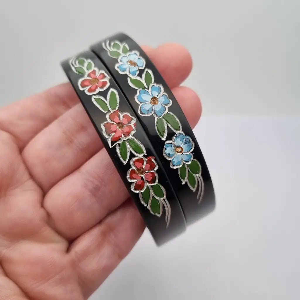 Pulseras de Lucite Juego dos pulseras pintadas a mano con diseño floral