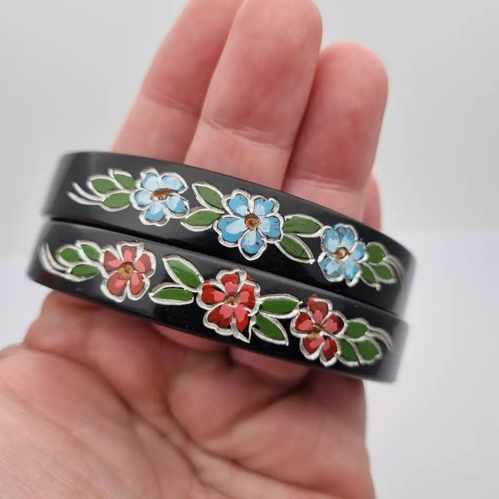 Pulseras de Lucite Juego dos pulseras pintadas a mano con diseño floral