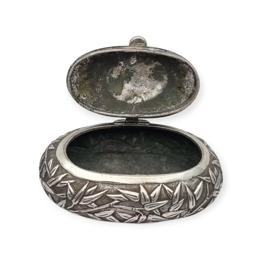 Rara caja de rapé oriental ovalada plata con dragón y bambú pieza