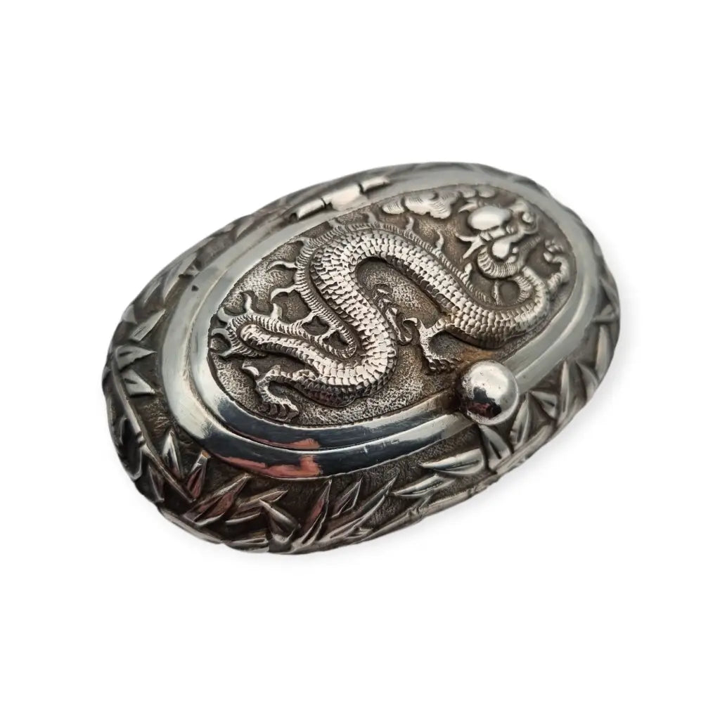 Rara caja de rapé oriental ovalada plata con dragón y bambú pieza