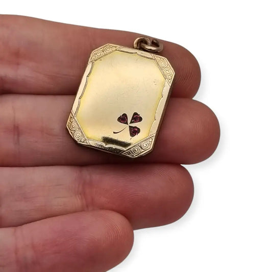 Relicario Art Déco gold filled con trébol de rubíes sintéticos colgante