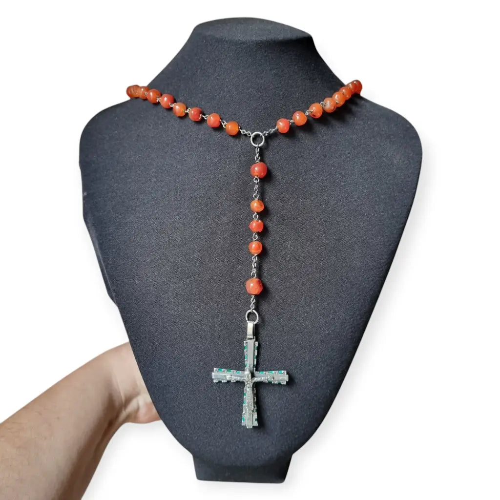 Rosario antiguo de plata y esmalte con cuentas cornalina Siglo XX.