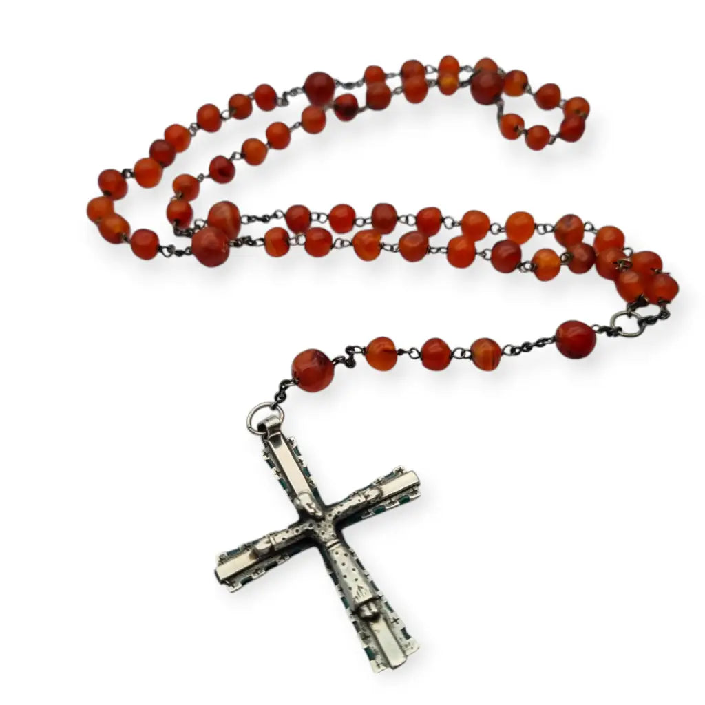 Rosario antiguo de plata y esmalte con cuentas cornalina Siglo XX.