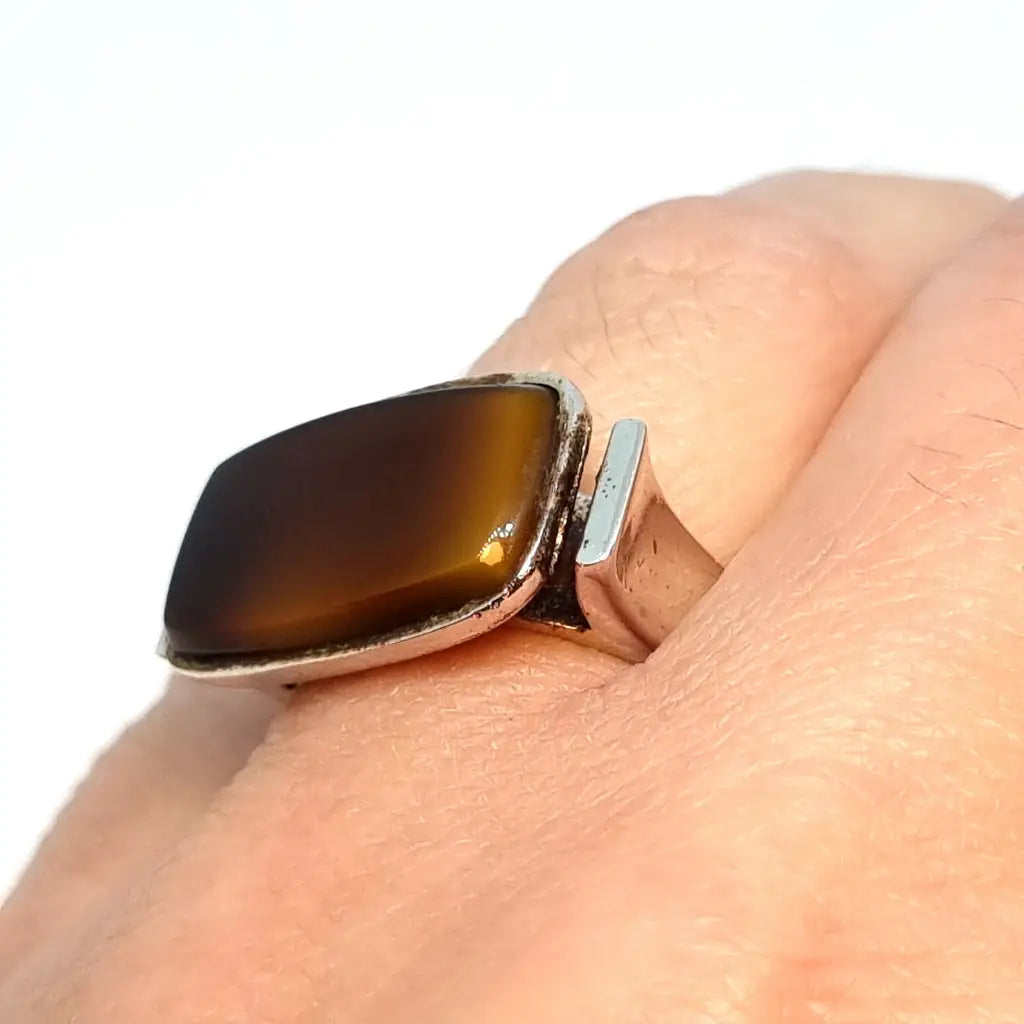 Anillo en plata y ojo de tigre. Alrededor del xx.