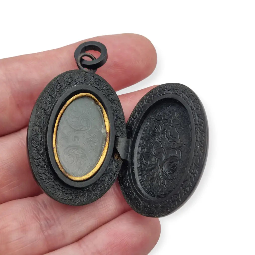 Medallón de azabache vulcanita victoriana colgante negro joyería luto.