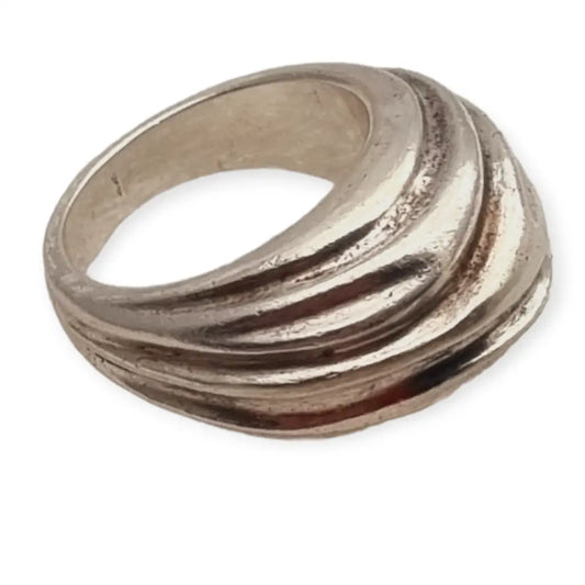 Anillo Vintage Brutalista Ondulado de Puig Doria Barcelona plata 925 1990.