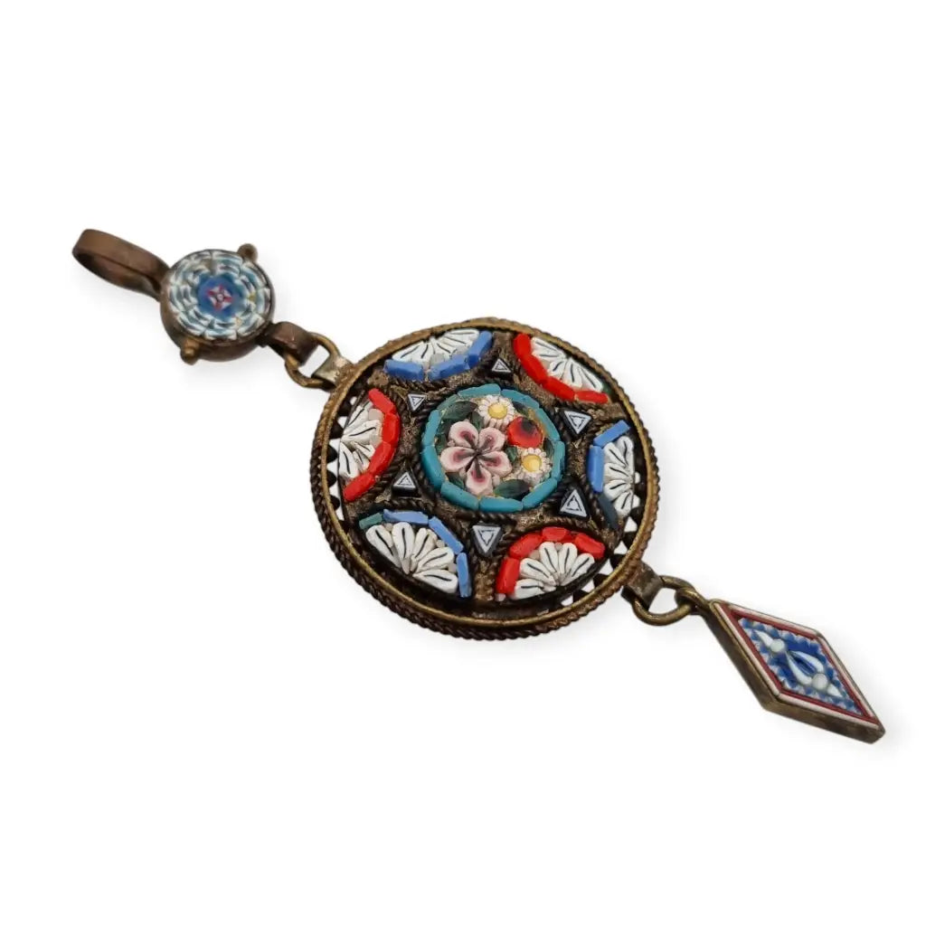 Colgante Vintage Italiano de Micromosaico Floral y Metal Dorado marca CD 1940.