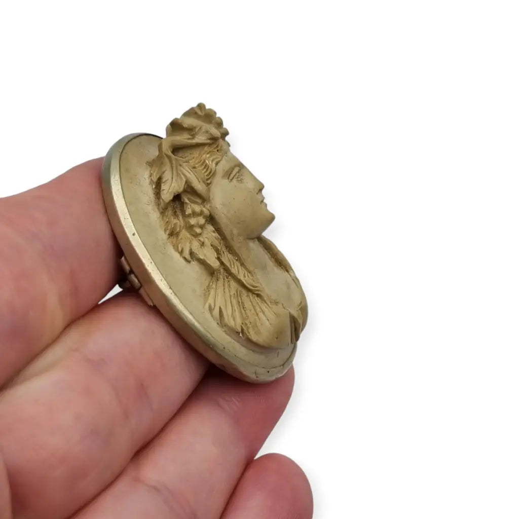 Camafeo mujer de lava volcánica coleccionable antiguo XIX relieve detallado.