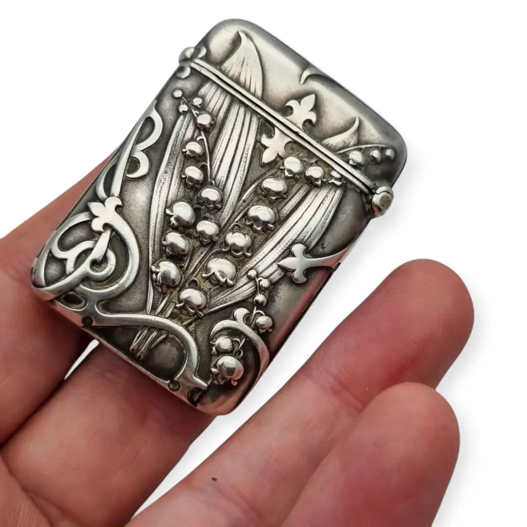 Vesta case Art Nouveau en plata maciza con lirios del valle | Charles Murat