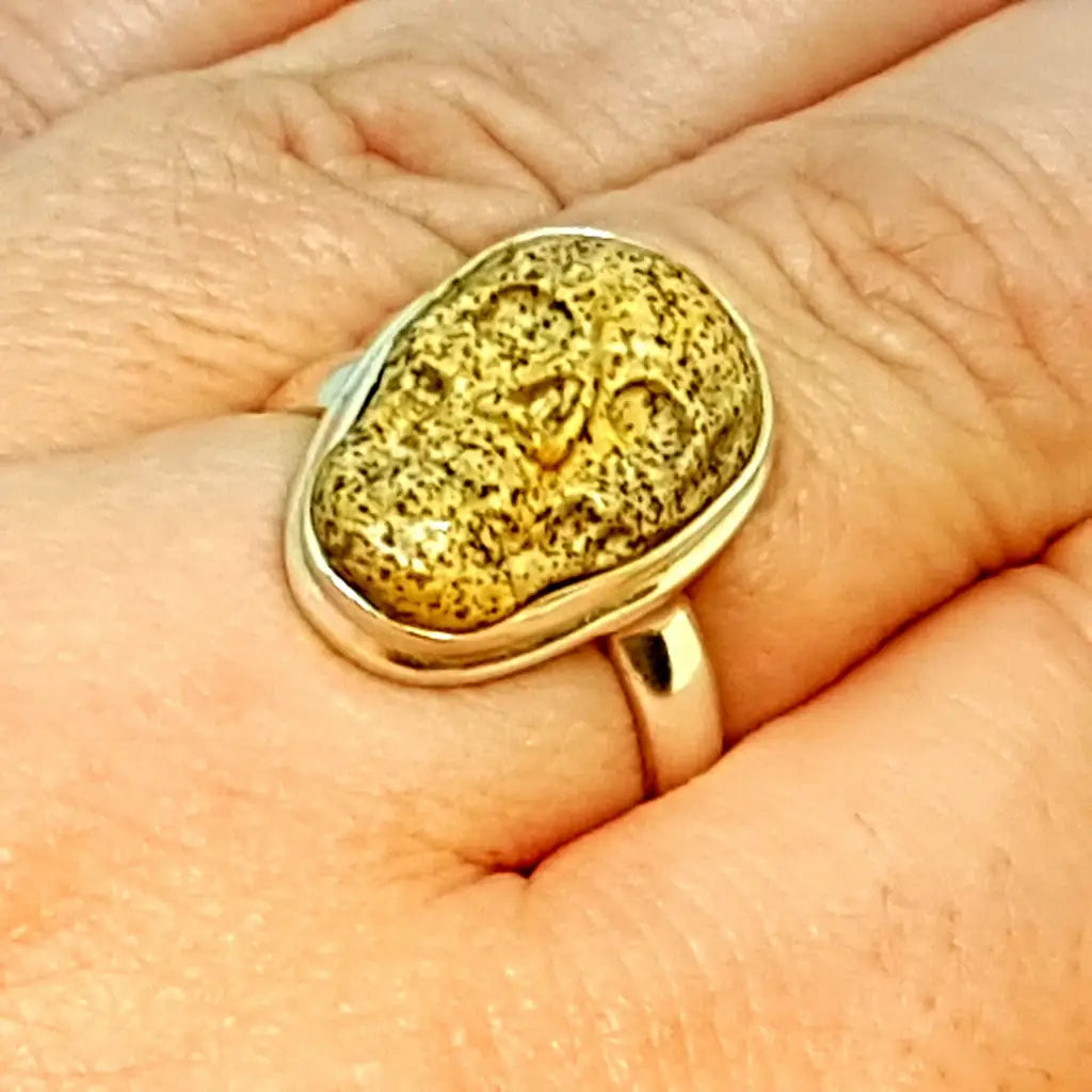 Jaspe original anillo de calavera en plata ley para hombre circa 2000.