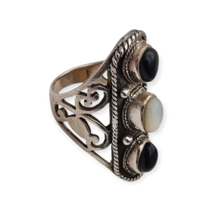 Anillo vintage español de plata 925 estilo boho con ónix y nácar, años 80
