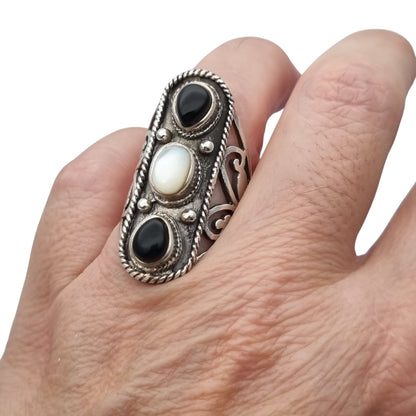 Anillo vintage español de plata 925 estilo boho con ónix y nácar, años 80