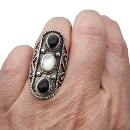 Anillo vintage español de plata 925 estilo boho con ónix y nácar, años 80