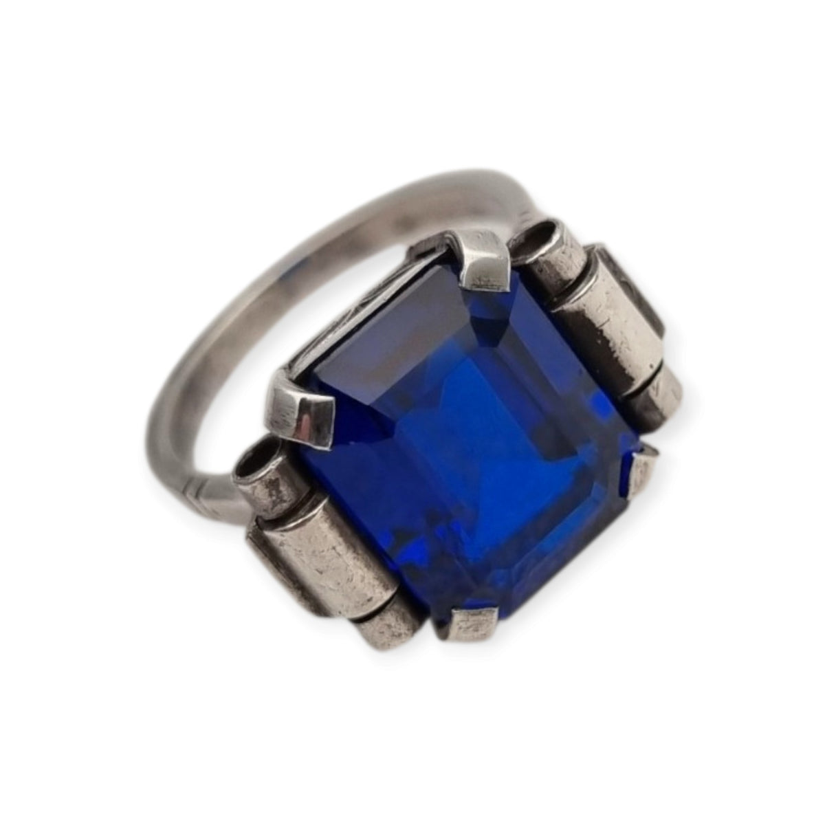 Anillo antiguo Art Déco en plata con cristal azul facetado, ca. 1930-1940