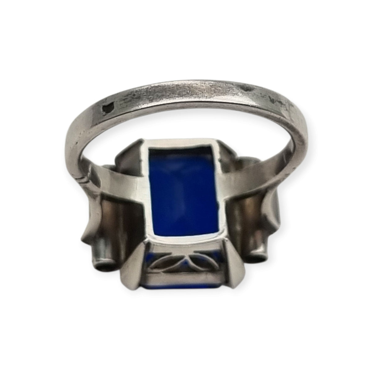 Anillo antiguo Art Déco en plata con cristal azul facetado, ca. 1930-1940