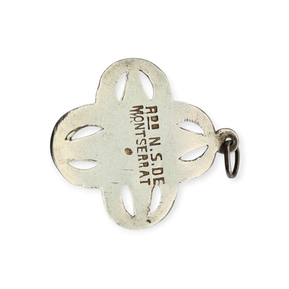 Medalla antigua de la Virgen de Montserrat en plata calada, recuerdo devocional catalán, ca. 1920-1950