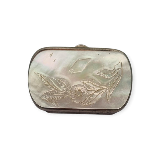 Monedero antiguo de nácar tallado historicista floral, circa 1900-1910