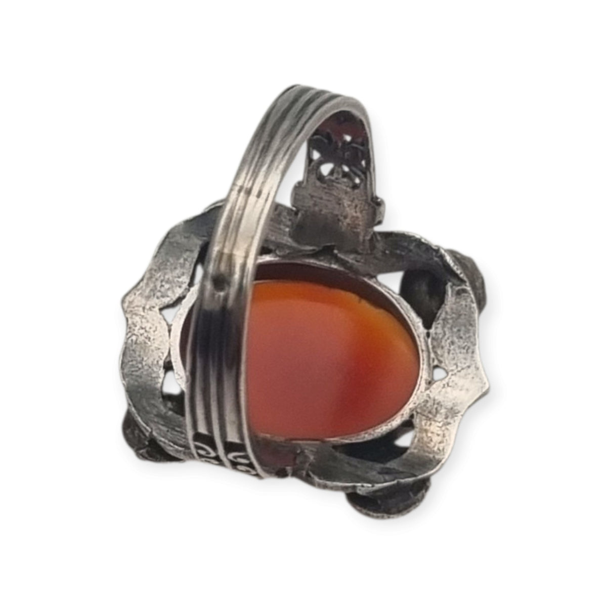 Anillo antiguo Art Déco de plata y cornalina con decoración floral, Francia años 50