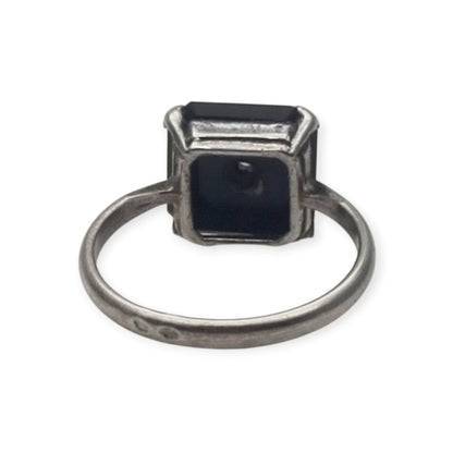 Anillo antiguo Art Déco de plata, ónix negro y topacio, circa 1920-1935