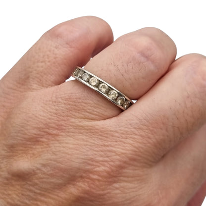 Anillo vintage eternity de plata con circonitas en carril, alianza completa, años 80