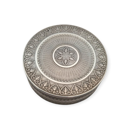 French Belle Époque round guilloché silver box by Albert Deflon, Paris, 1907–1920