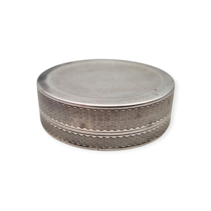 French Belle Époque round guilloché silver box by Albert Deflon, Paris, 1907–1920