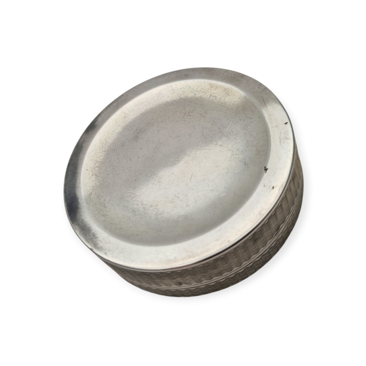 French Belle Époque round guilloché silver box by Albert Deflon, Paris, 1907–1920