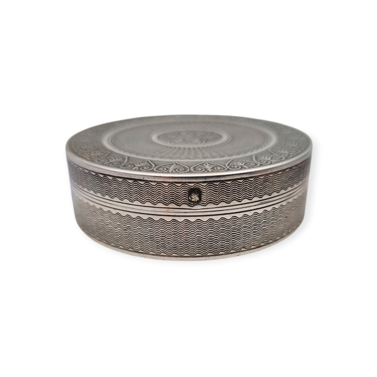 French Belle Époque round guilloché silver box by Albert Deflon, Paris, 1907–1920