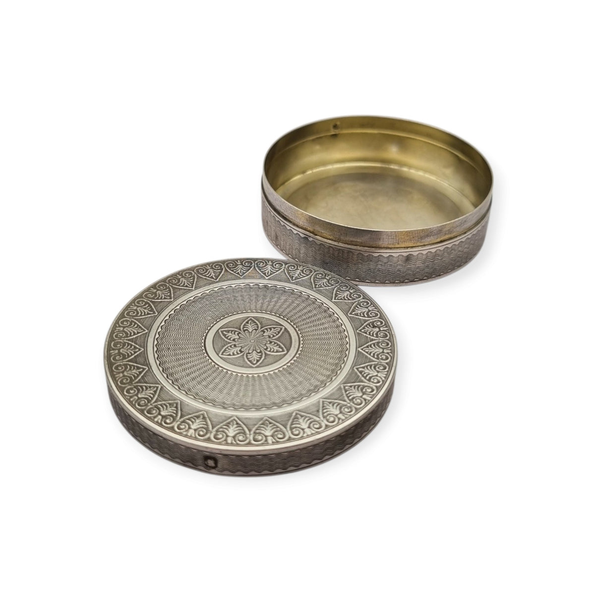 French Belle Époque round guilloché silver box by Albert Deflon, Paris, 1907–1920