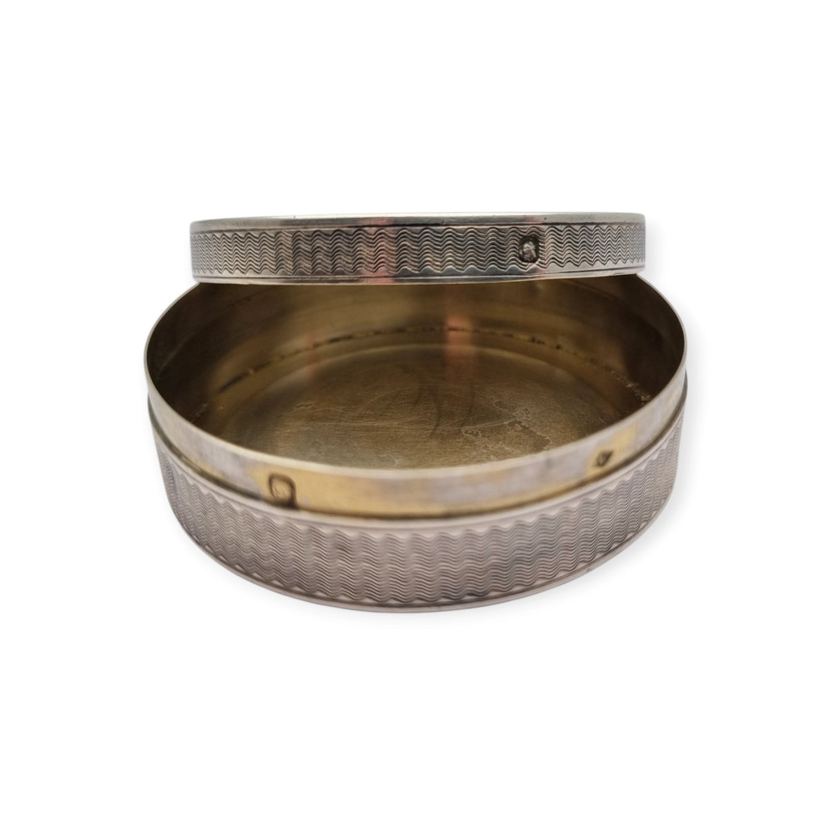 French Belle Époque round guilloché silver box by Albert Deflon, Paris, 1907–1920