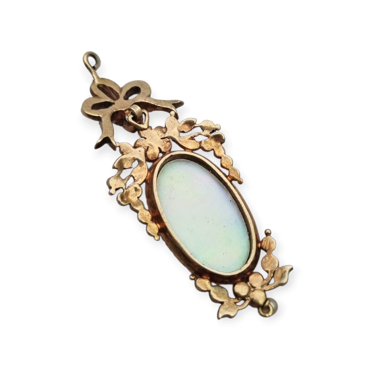 Colgante antiguo de querubín alado en Plata Dorada con Esmalte, Perlas y Gemas, ca. 1870–1890