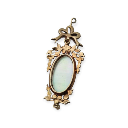 Colgante antiguo de querubín alado en Plata Dorada con Esmalte, Perlas y Gemas, ca. 1870–1890