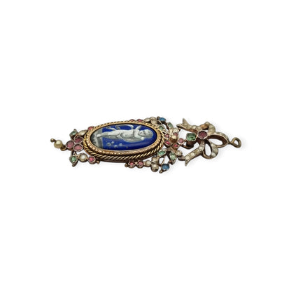 Colgante antiguo de querubín alado en Plata Dorada con Esmalte, Perlas y Gemas, ca. 1870–1890