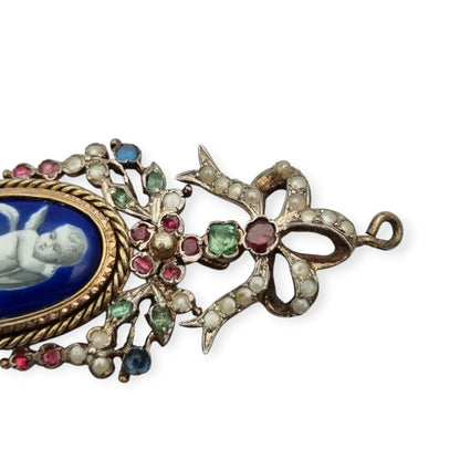 Colgante antiguo de querubín alado en Plata Dorada con Esmalte, Perlas y Gemas, ca. 1870–1890