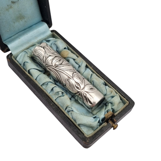 Perfumero Antiguo Art Nouveau de Plata con Decoración Floral en su Estuche, circa 1900