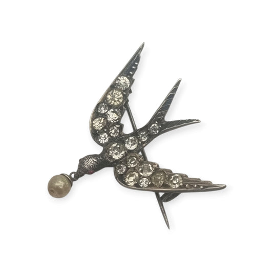 Broche Antiguo Sentimental Victoriano Golondrina de Plata con Pasta Vítrea y Perla, circa 1900