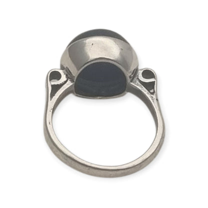 Classic Vintage Silver Ring with Oval Lapis Lazuli and Scrollwork Sides, 1980s–90s