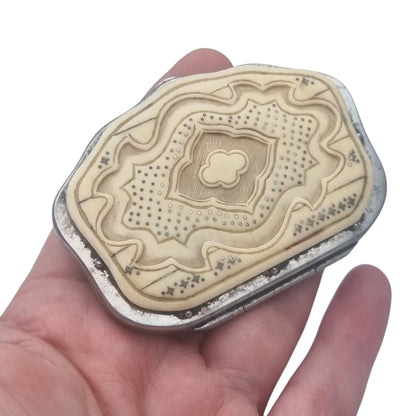 Monedero francés antiguo Belle Époque en galalita con decoración piqué, circa 1900–1910