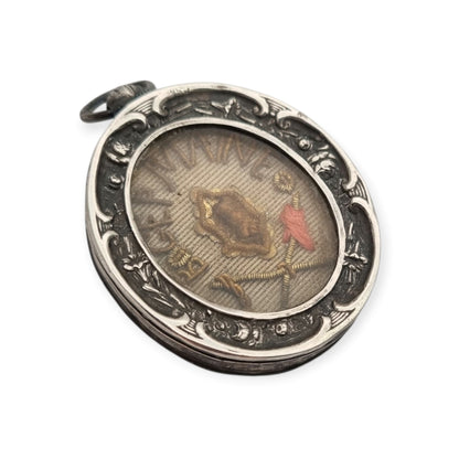 Relicario antiguo de plata de la beata Germana de Pibrac con lacre conservado, siglo XIX