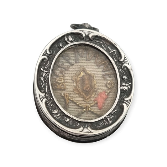 Relicario antiguo de plata de la beata Germana de Pibrac con lacre conservado, siglo XIX