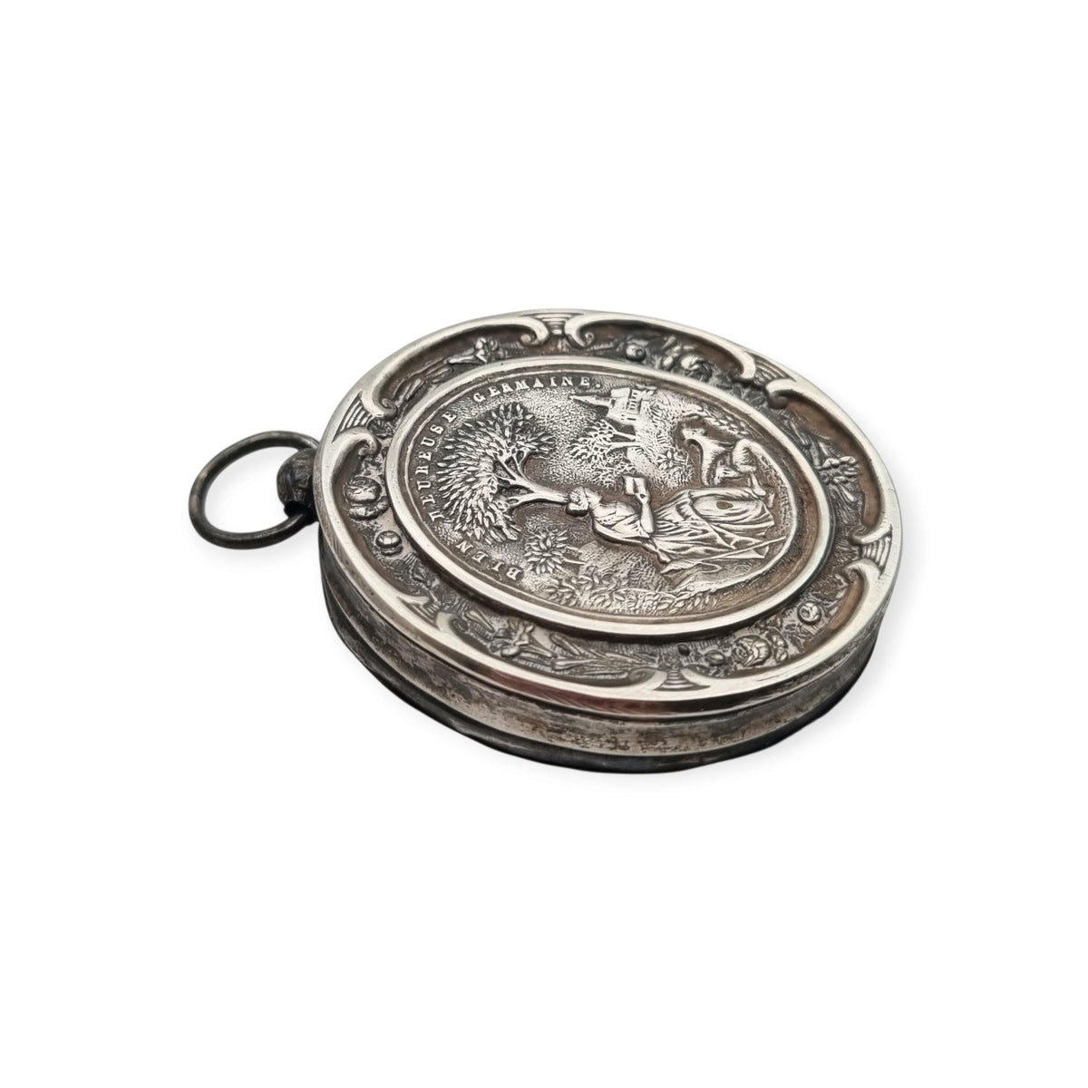 Relicario antiguo de plata de la beata Germana de Pibrac con lacre conservado, siglo XIX