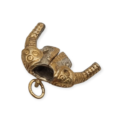 Colgante vintage de plata bicolor con forma de chaquetilla de torero, España, ca. 1990–2000