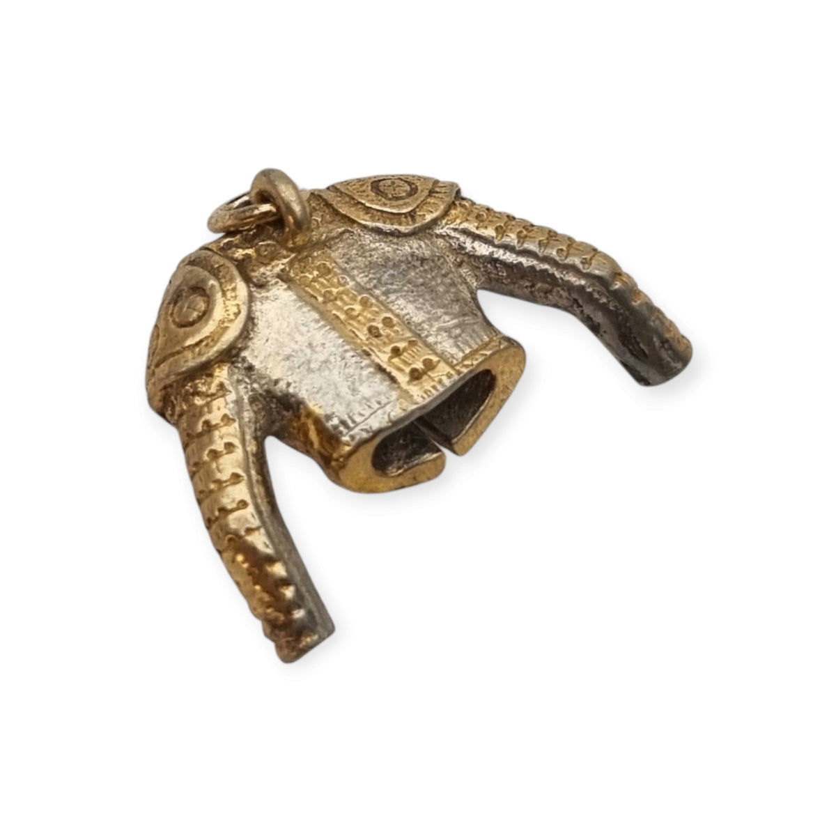 Colgante vintage de plata bicolor con forma de chaquetilla de torero, España, ca. 1990–2000