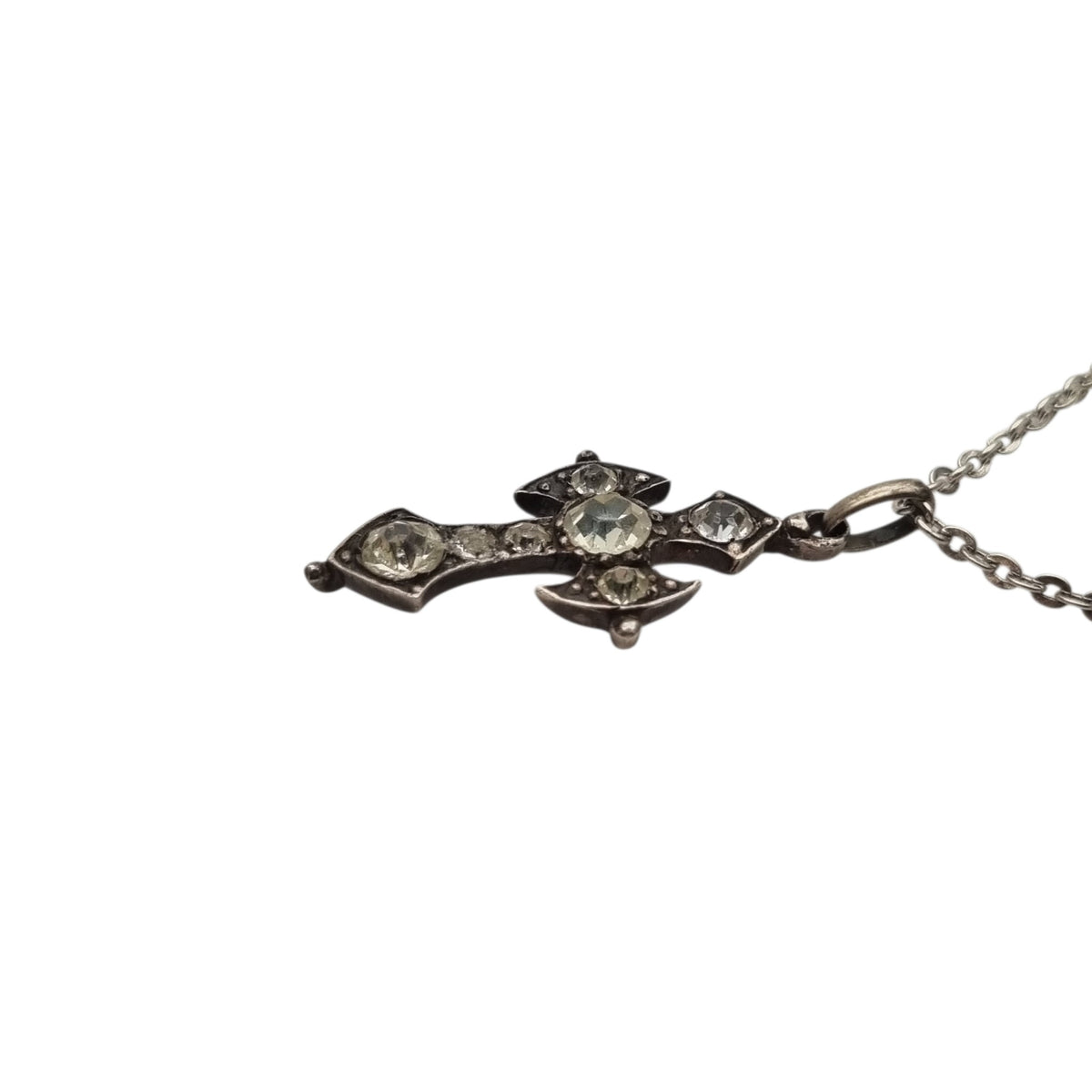 Collar antiguo Victoriano de plata con cruz y pedrería facetada, Europa, ca. 1880–1910